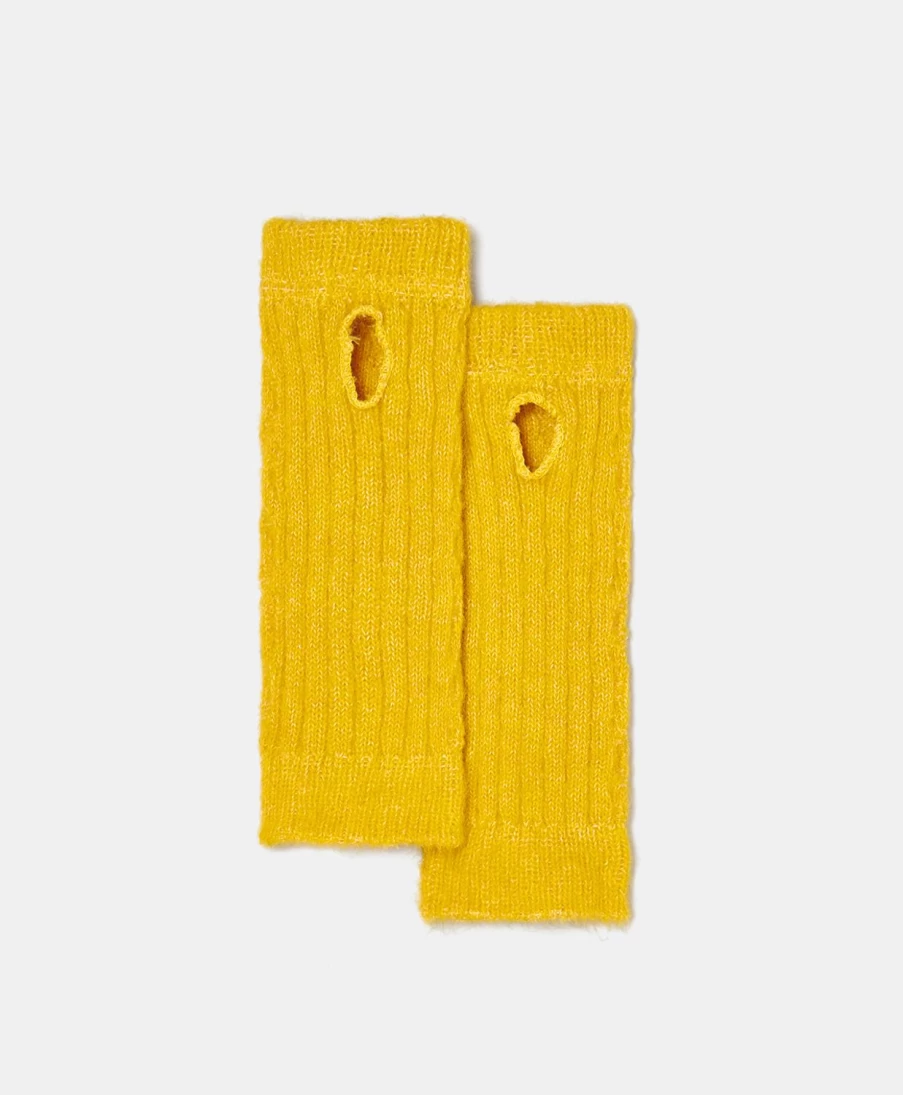 Momoni Women's Augustine Mohair Gloves in Yellow - Soft Winter Handwear